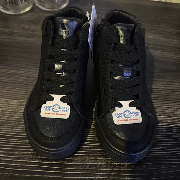 Kids Black High-Top Sneakers- sketched street Los Angeles - Picture 3 of 8